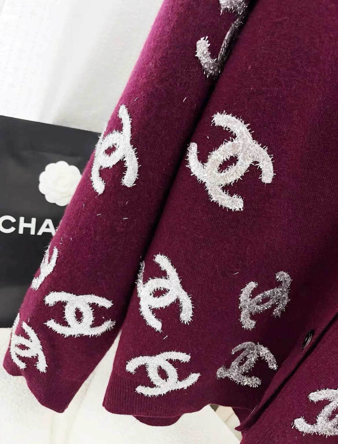 CHANEL 22A Bordeaux Cashmere Cardigan Size 40 - Image 4