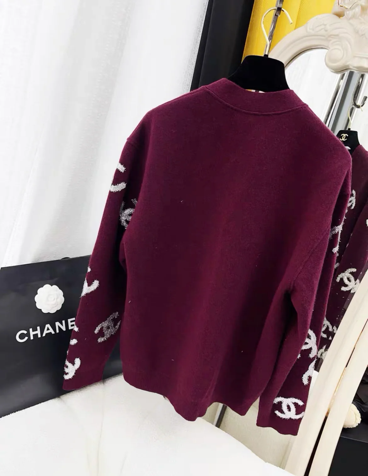 CHANEL 22A Bordeaux Cashmere Cardigan Size 40 - Image 5