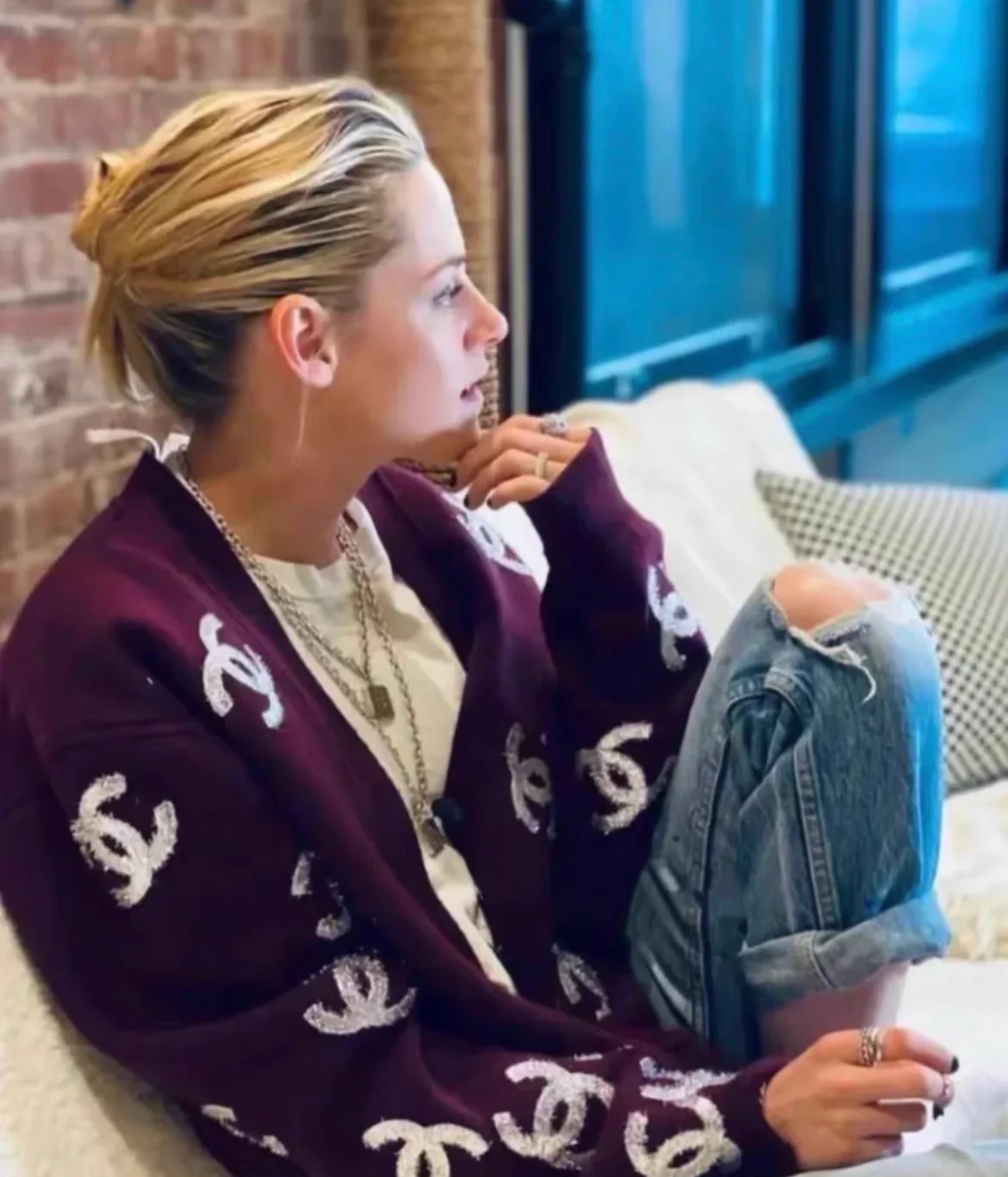 CHANEL 22A Bordeaux Cashmere Cardigan Size 40 - Image 6