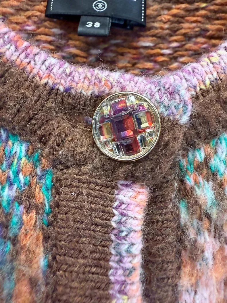Chanel 22A brown plaid wool cardigan - Image 2