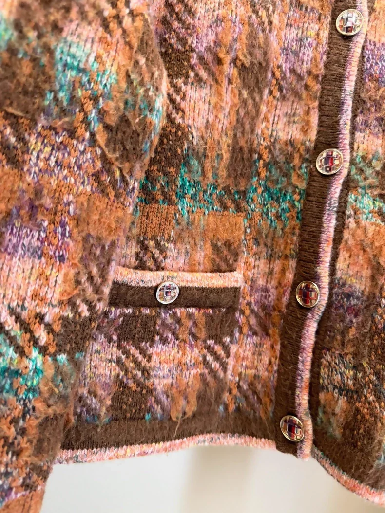Chanel 22A brown plaid wool cardigan - Image 3