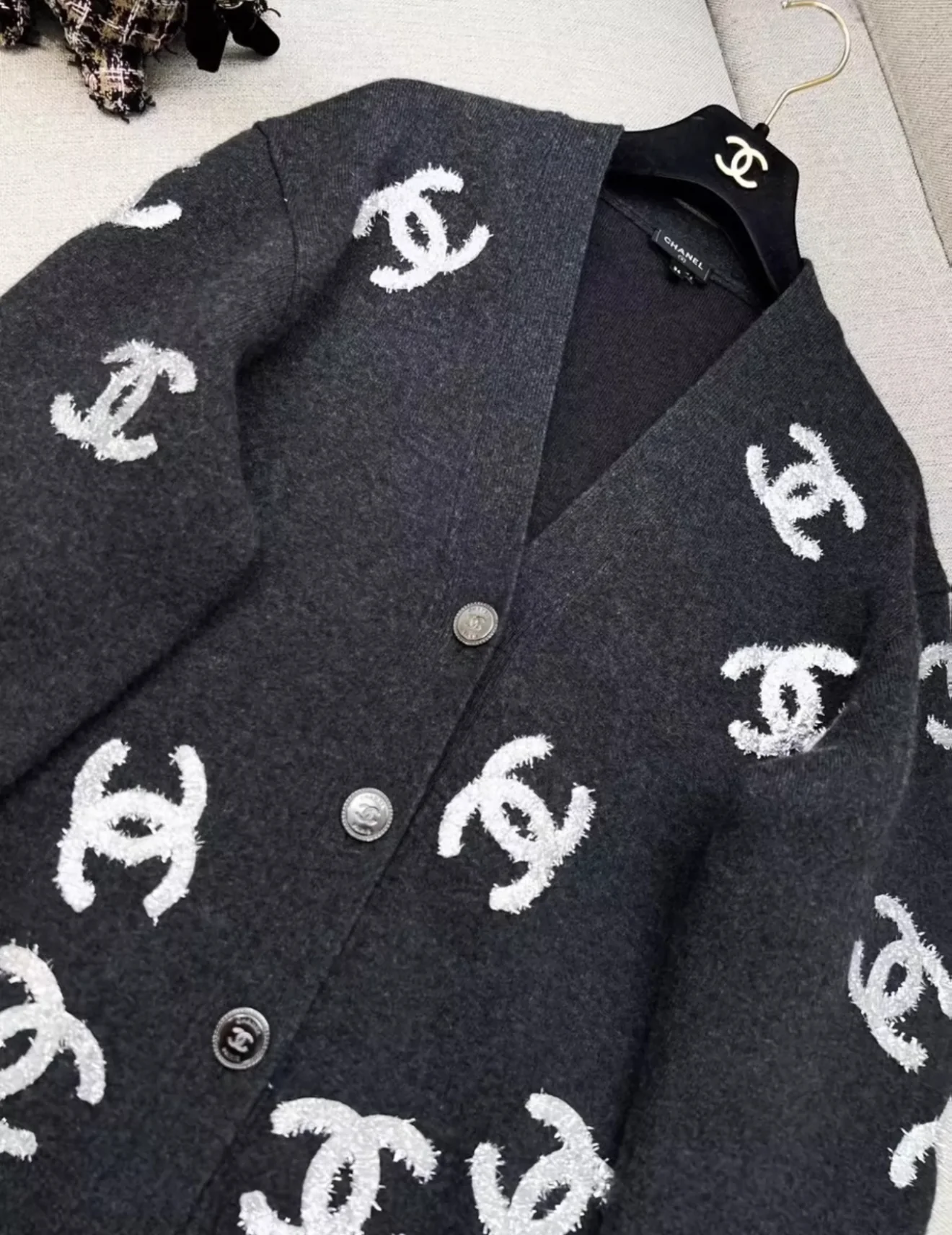 CHANEL 22A Cashmere Cardigan - Image 2