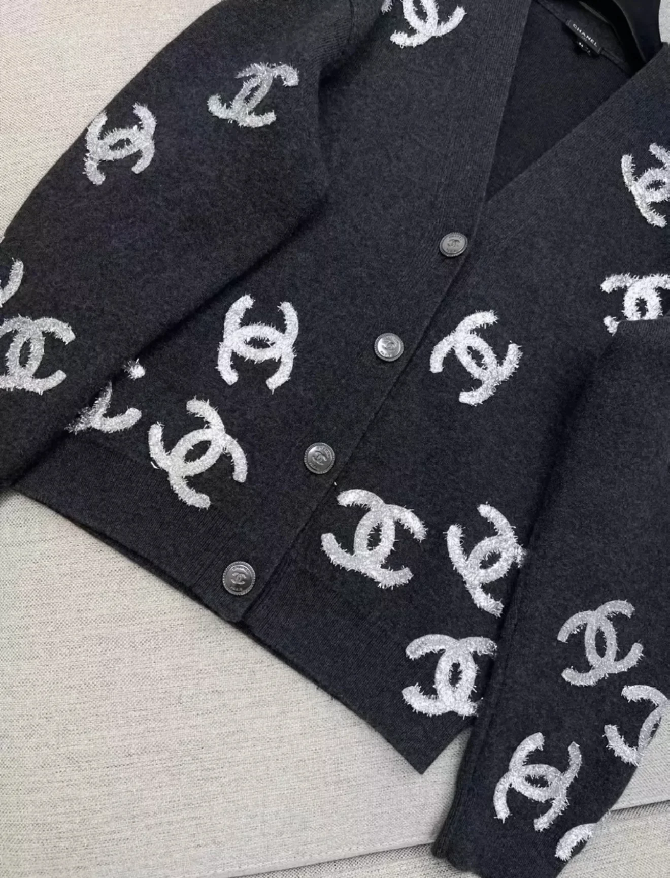 CHANEL 22A Cashmere Cardigan - Image 3