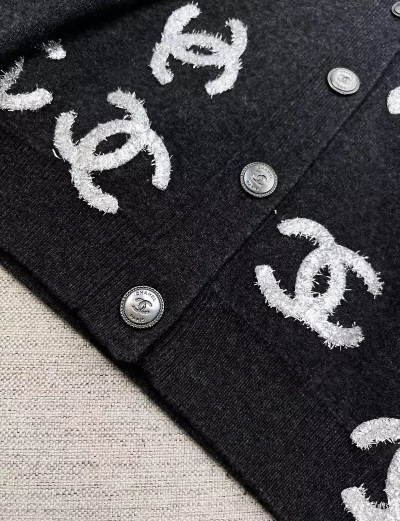 CHANEL 22A Cashmere Cardigan - Image 4