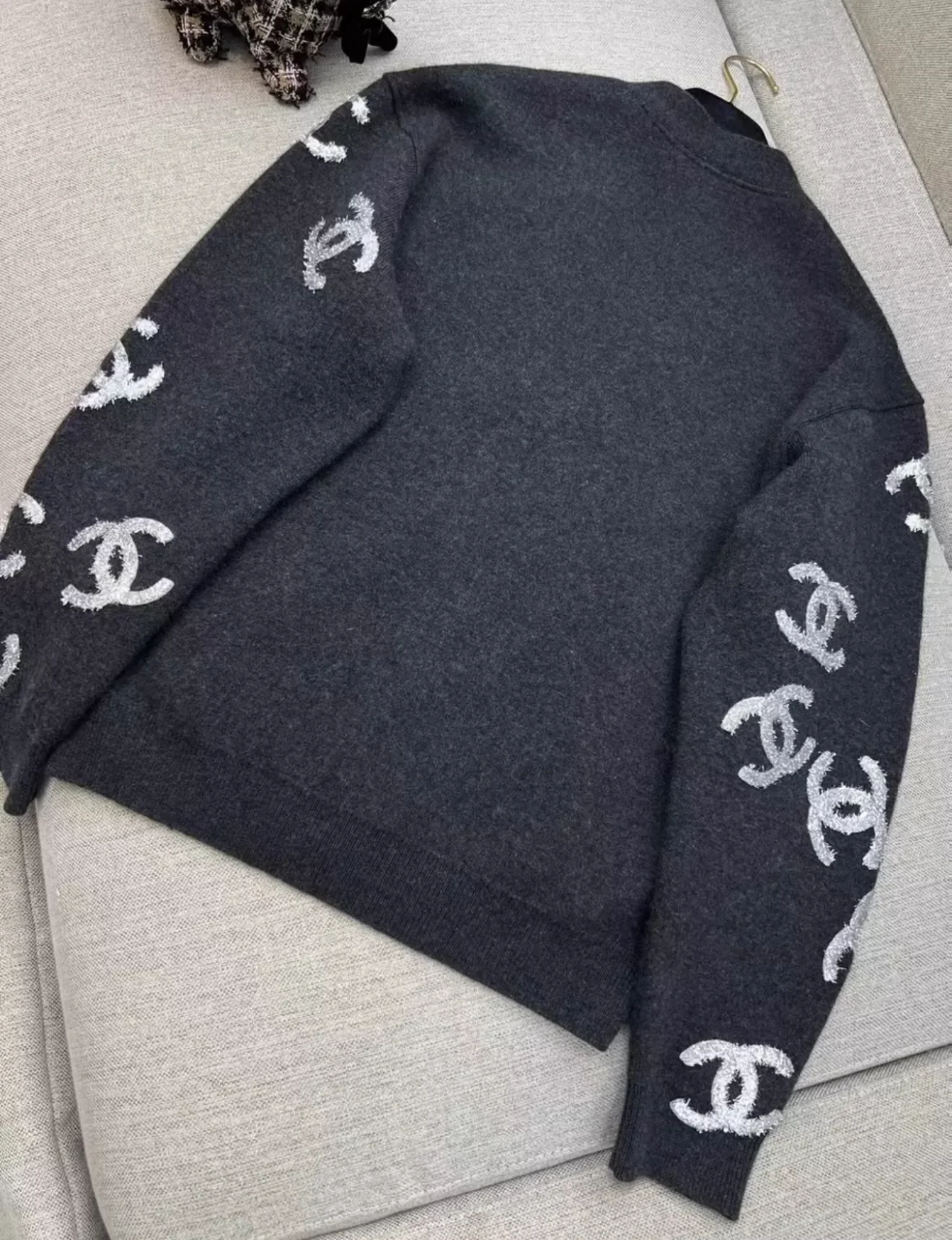CHANEL 22A Cashmere Cardigan - Image 5