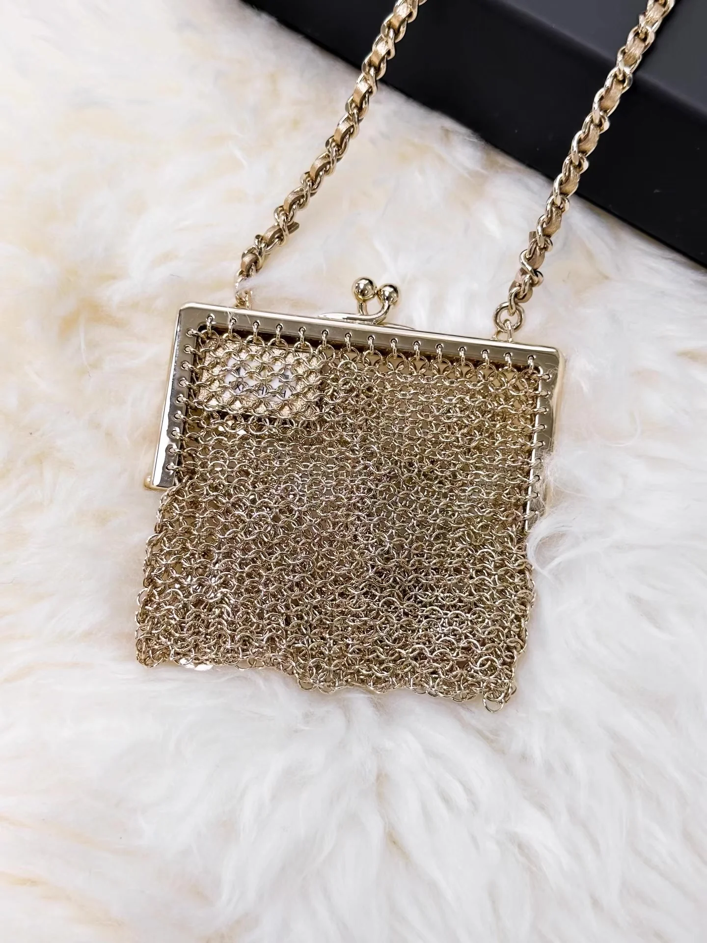 Chanel 22A gold pearl enamel multi-element mini chain evening bag - Image 4