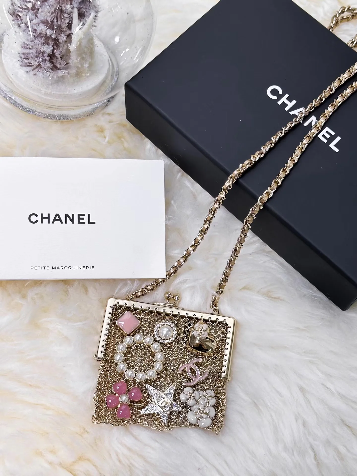 Chanel 22A gold pearl enamel multi-element mini chain evening bag - Image 5