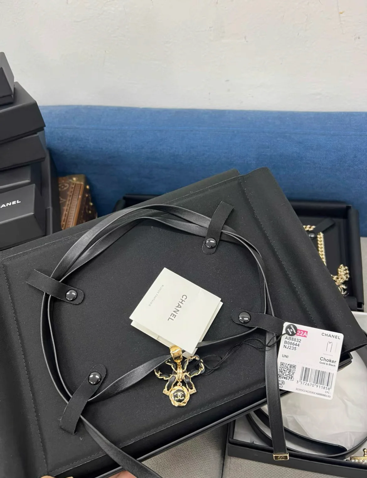 CHANEL 22A RARE INTERLACED LEATHER BOW CHOKER NECKLACE - Image 2