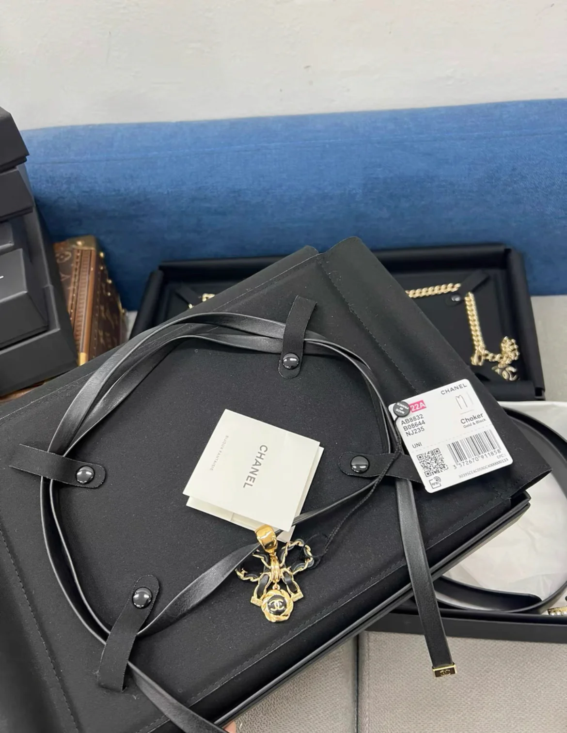 CHANEL 22A RARE INTERLACED LEATHER BOW CHOKER NECKLACE - Image 3