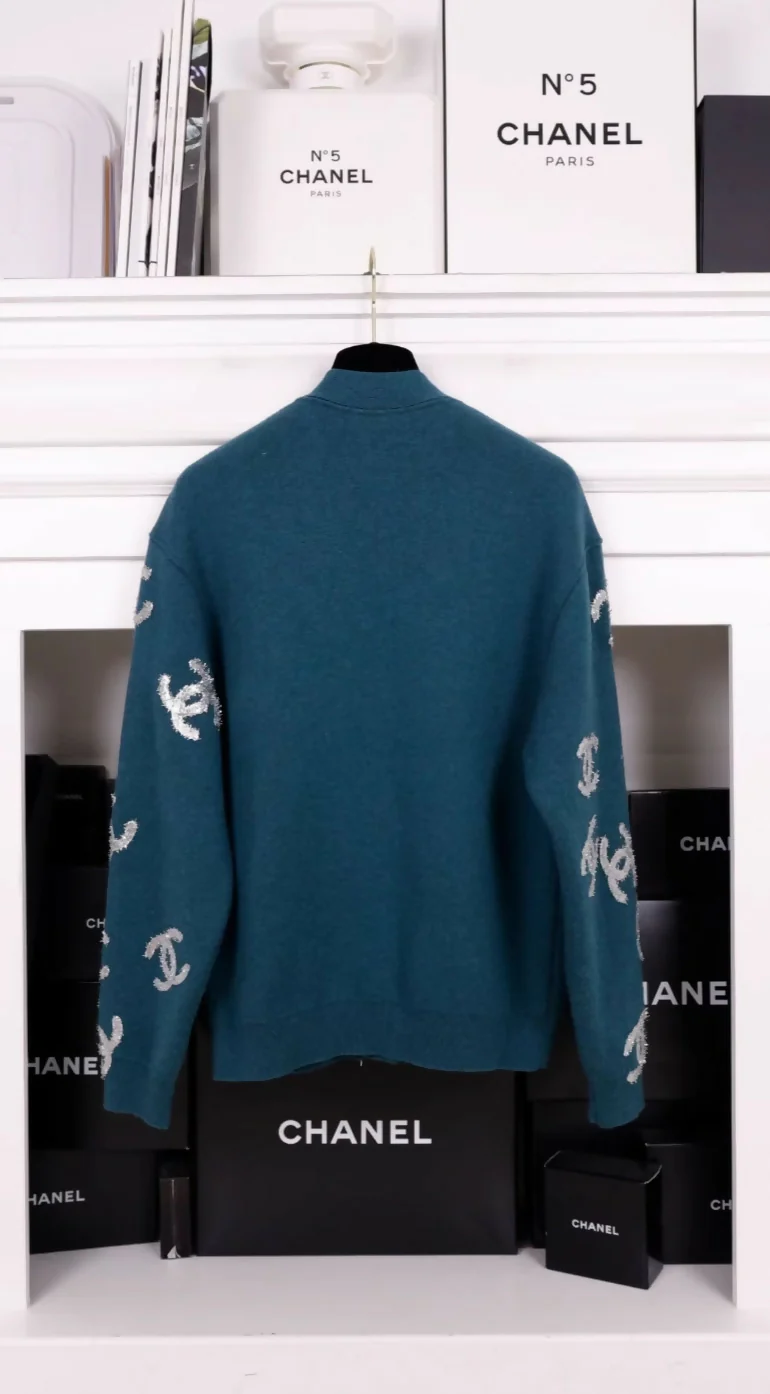 Chanel 22A Green Silver cc Cashmere Cardigan - Image 2