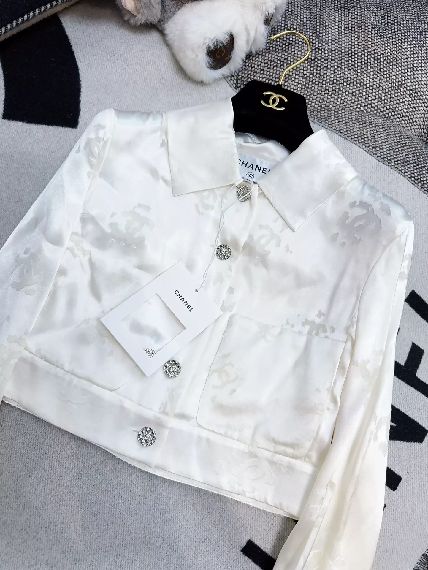 Chanel 22A white silk jacket - Image 2