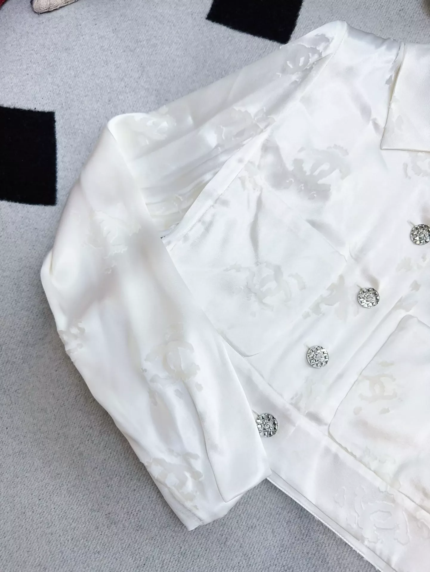 Chanel 22A white silk jacket - Image 3