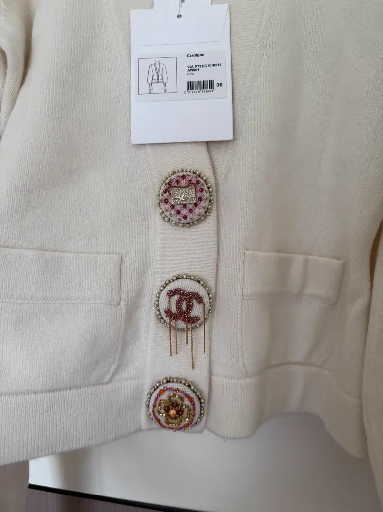 Chanel 22A white knit cardigan - Image 2