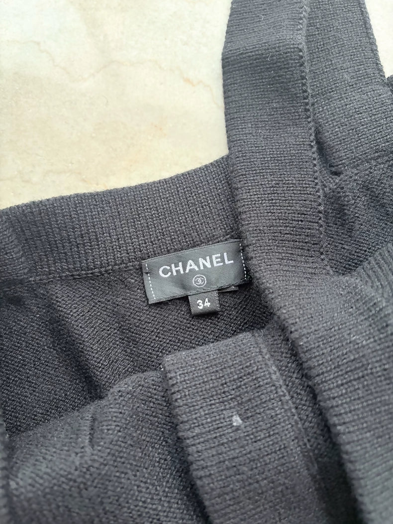 Chanel 22B Black Cashmere top with charms - Image 4