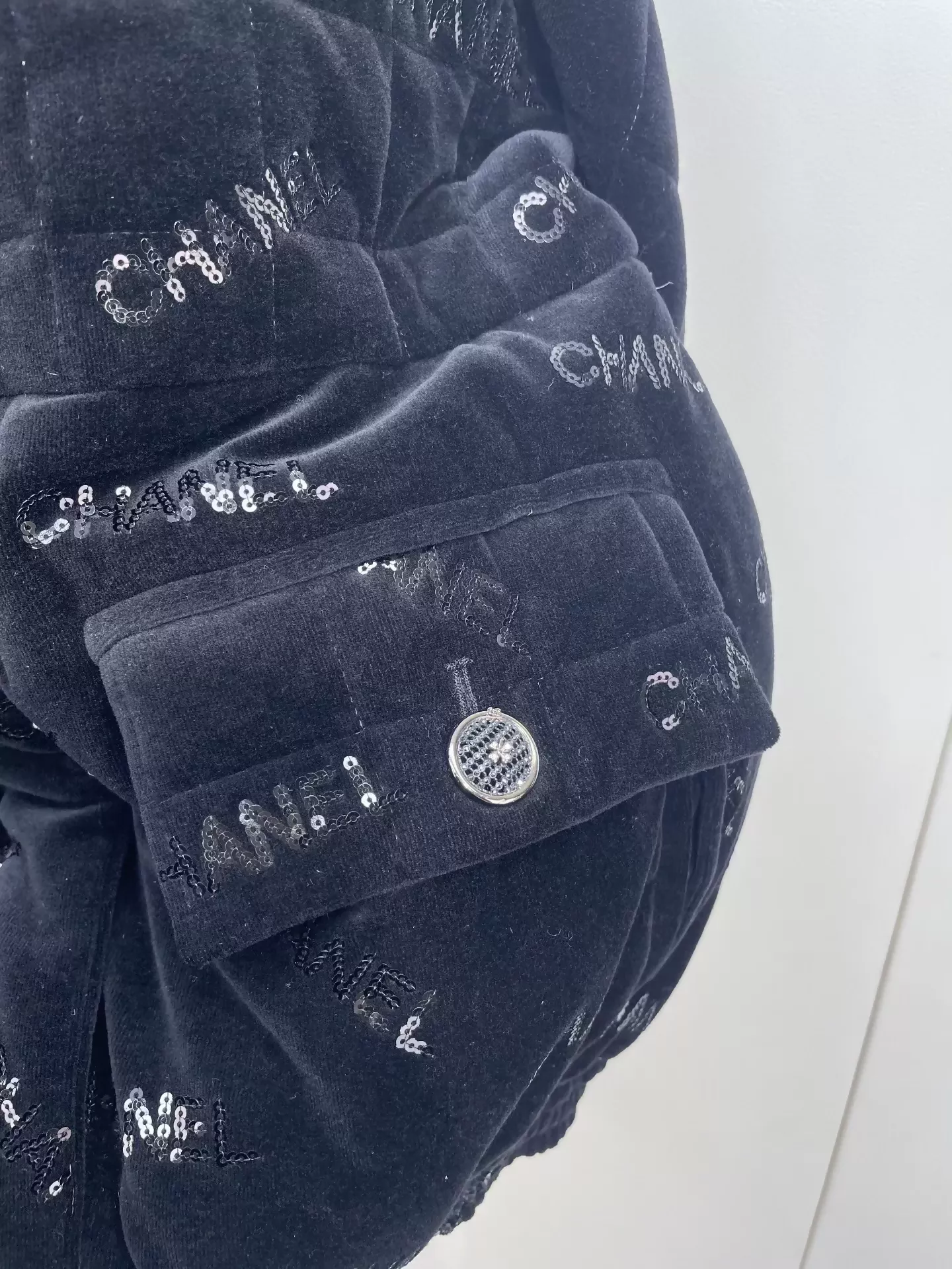 Chanel 22B Black Sequin CC Velvet Down Jacket - Image 3
