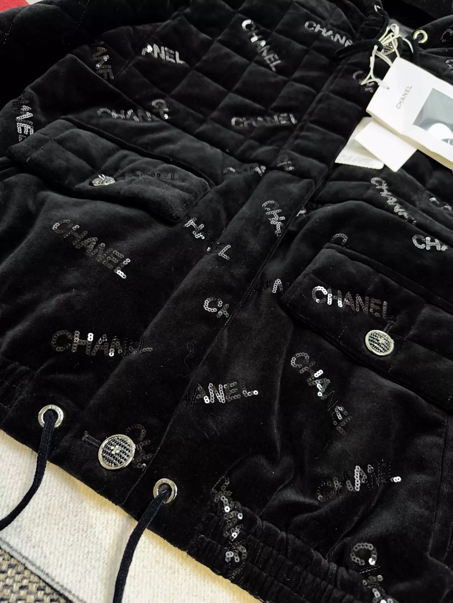 Chanel 22B black velvet sequined logo embroidered jacket - Image 2
