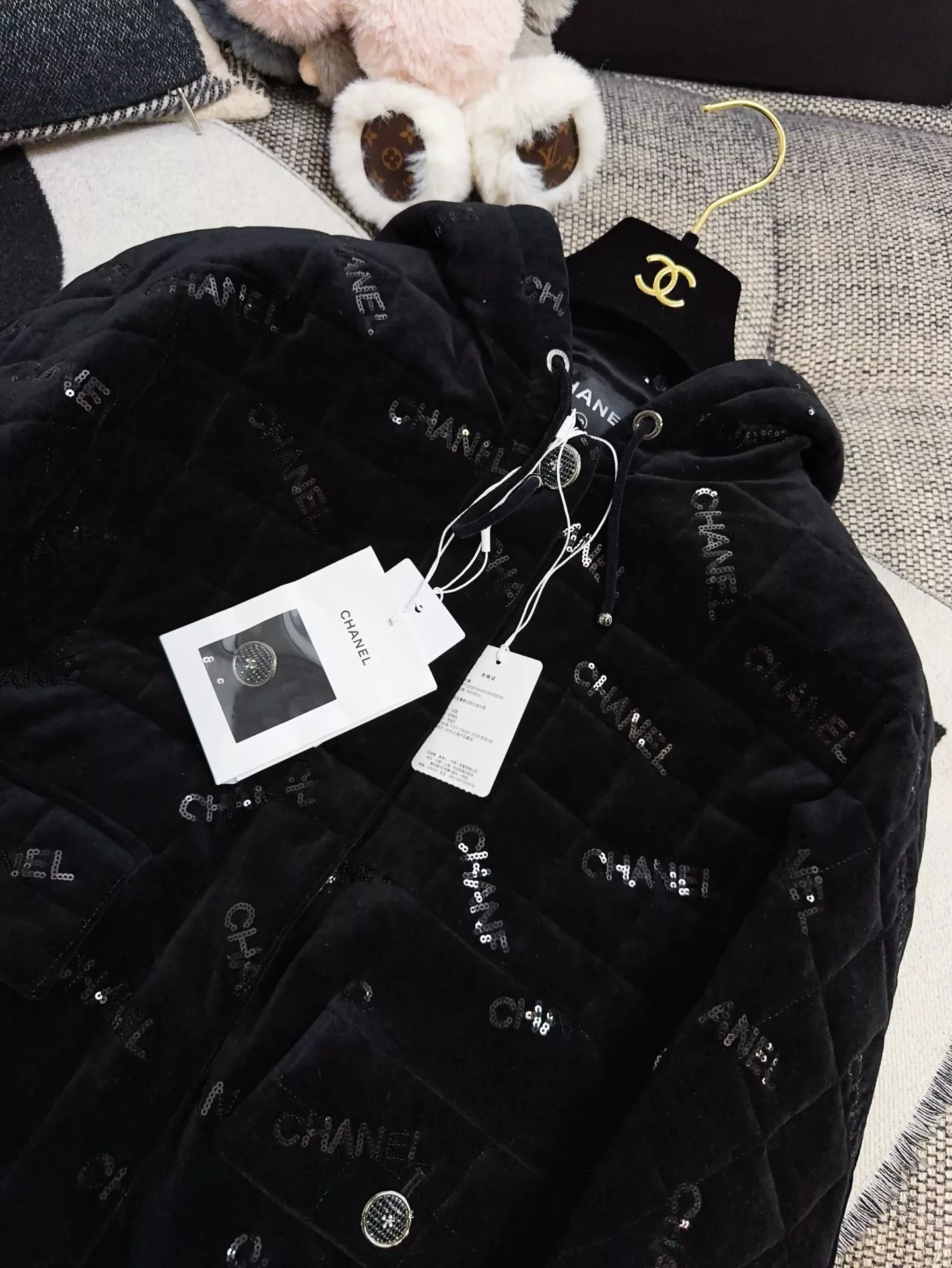 Chanel 22B black velvet sequined logo embroidered jacket - Image 3