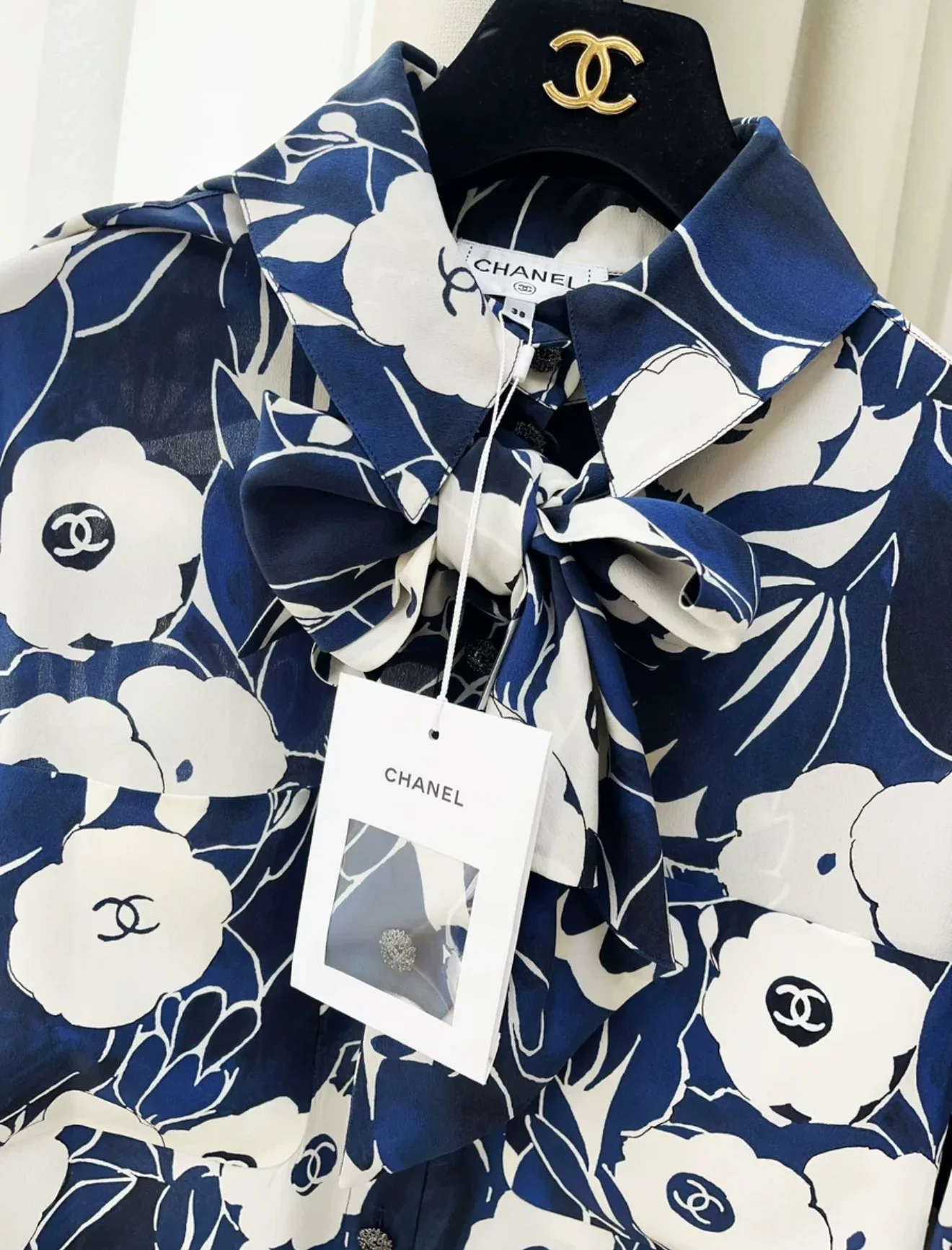 Chanel 22B Blue White Camellia Silk Shirt - Image 5