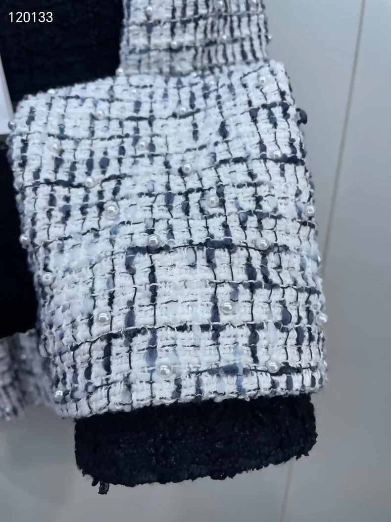 Chanel 22C Black and White Jacket - Image 3