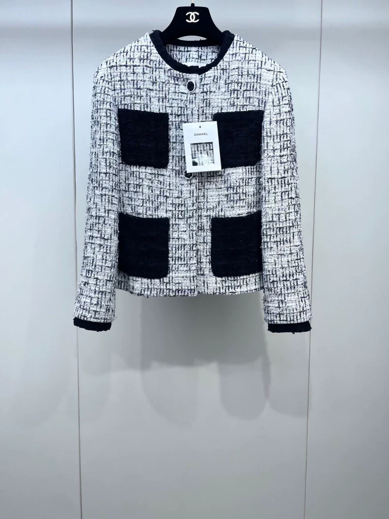 Chanel 22C black & white jacket