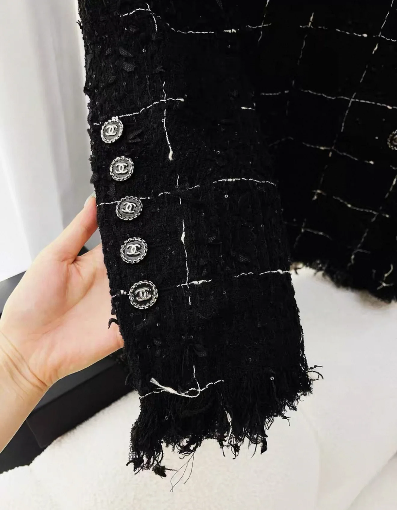 Chanel 22C black tweed jacket - size 36 - Image 4