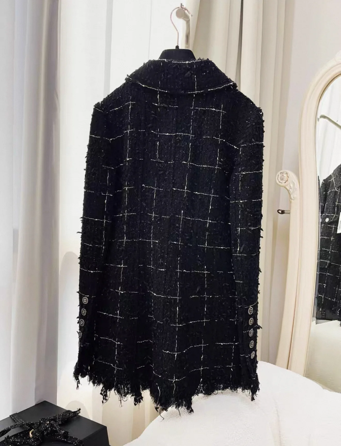 Chanel 22C black tweed jacket - size 36 - Image 5