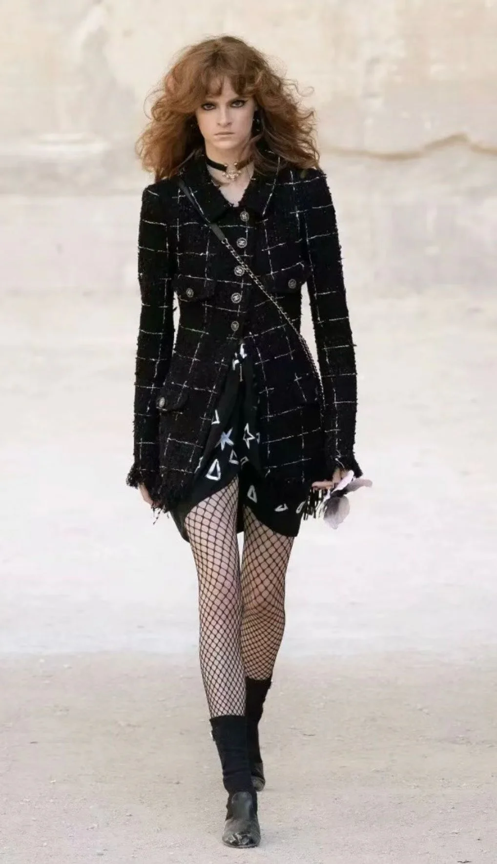 Chanel 22C Black Tweed Jacket - size 38 - Image 2