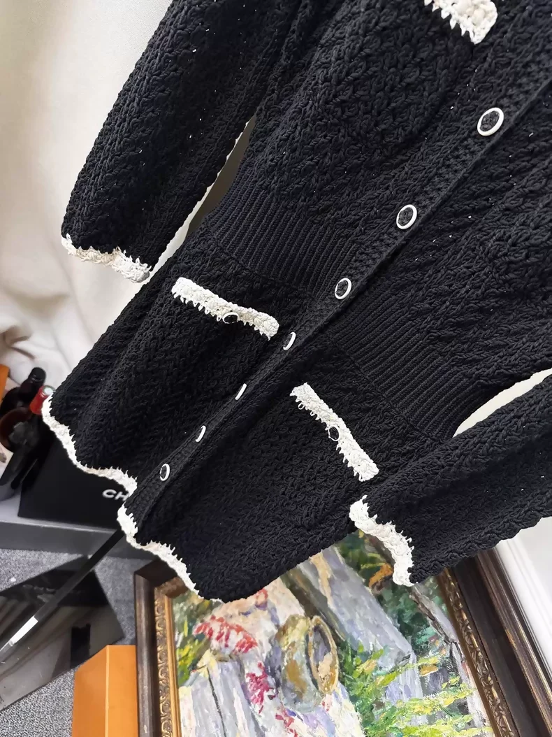 Chanel 22C Black and White Woven Camellia Button-Down Dress - Image 2