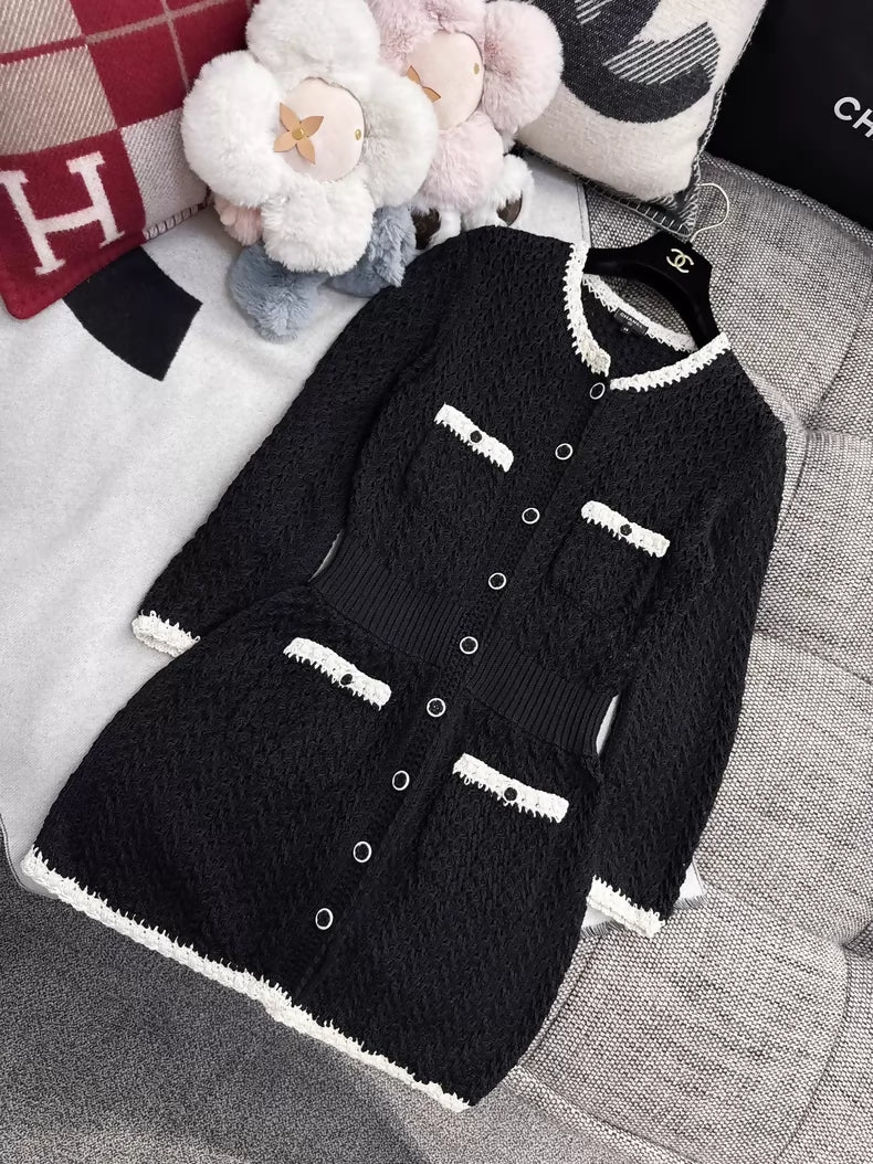 Chanel 22C Black and White Woven Camellia Button-Down Dress - Image 4