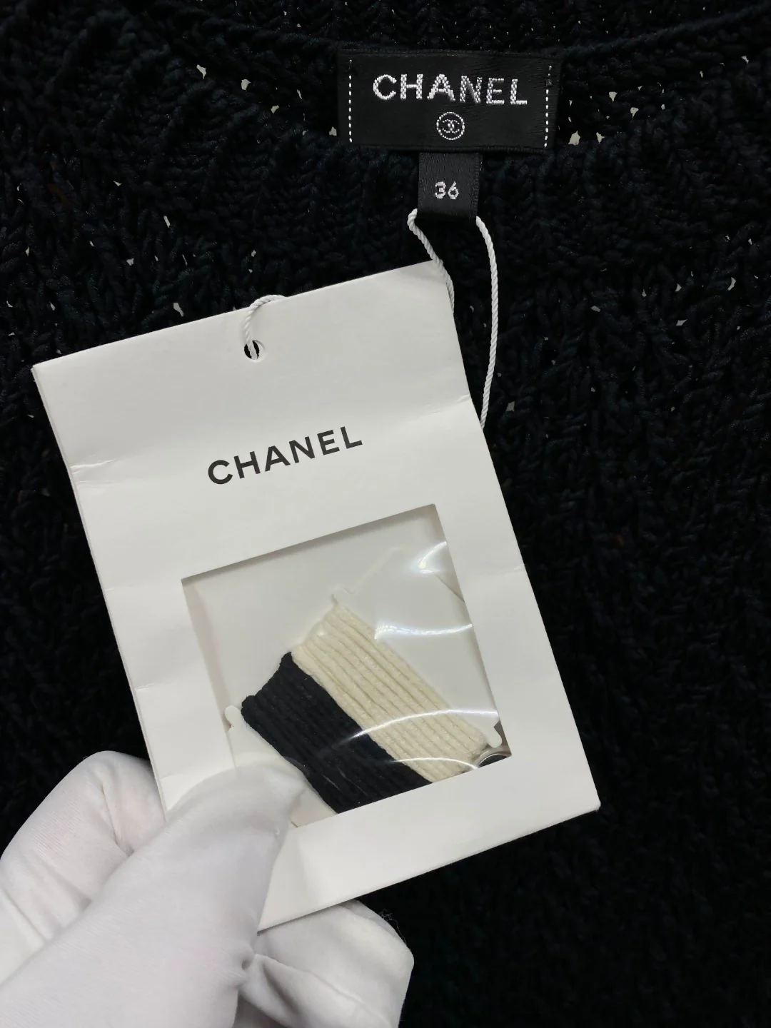 Chanel 22C black and ecru tweed dress - Image 3
