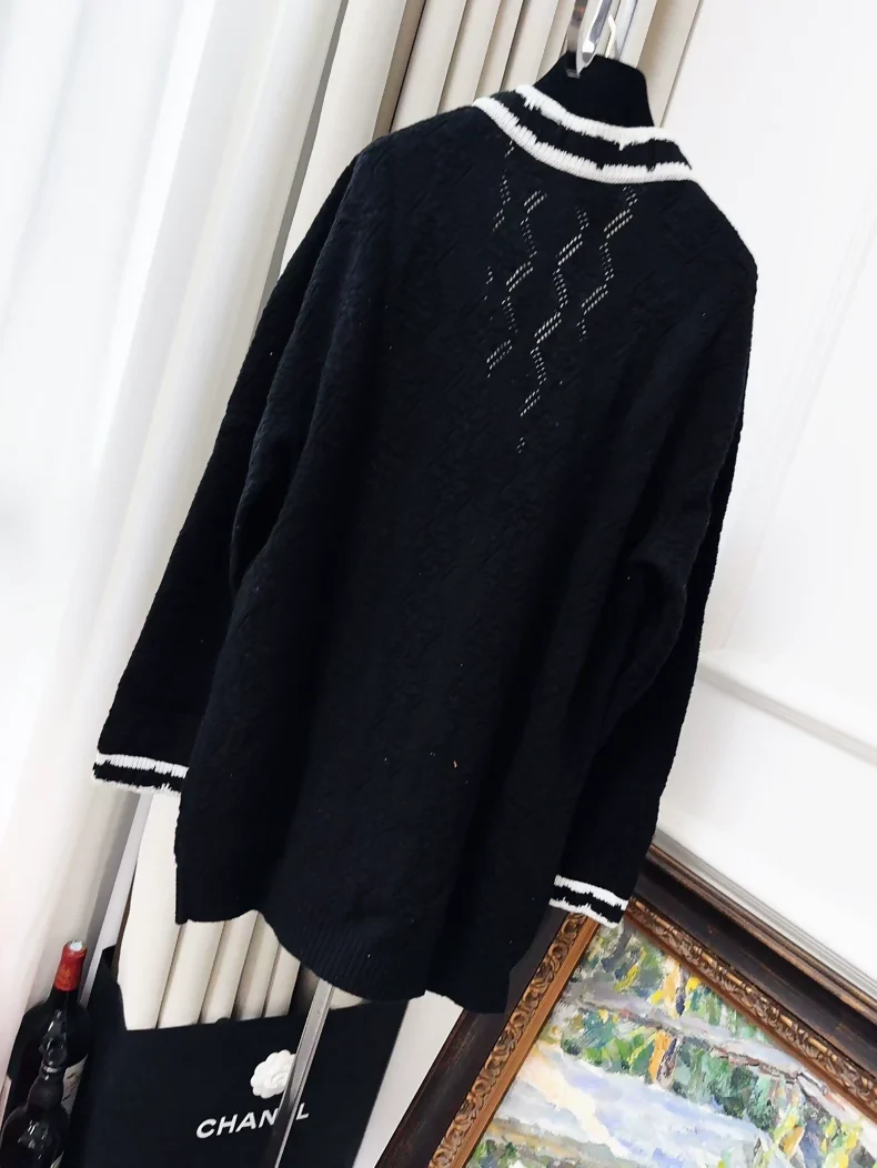 Chanel 22c Black and White Cardigan - Image 2
