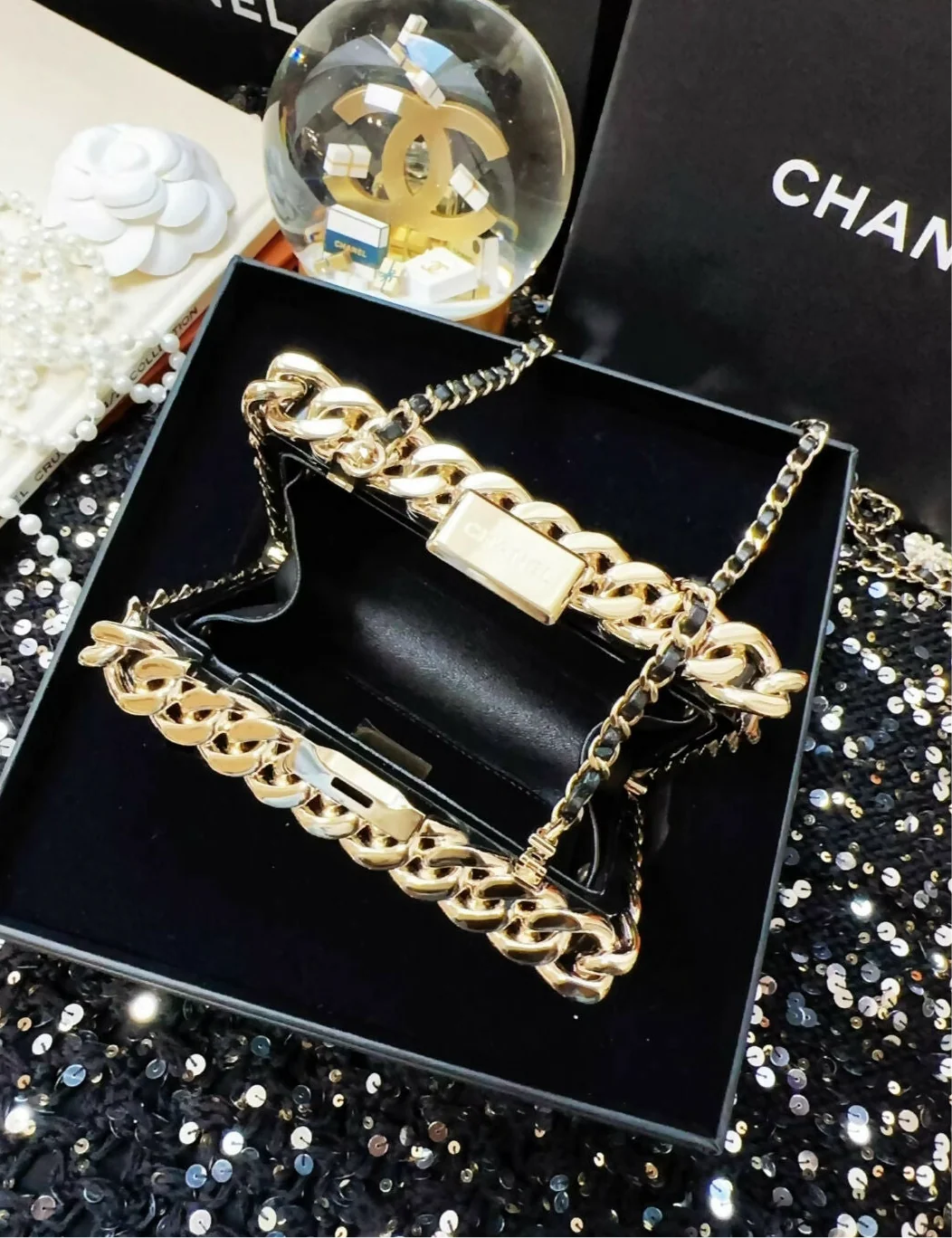 CHANEL 22C Black & Gold Minaudières - Image 3