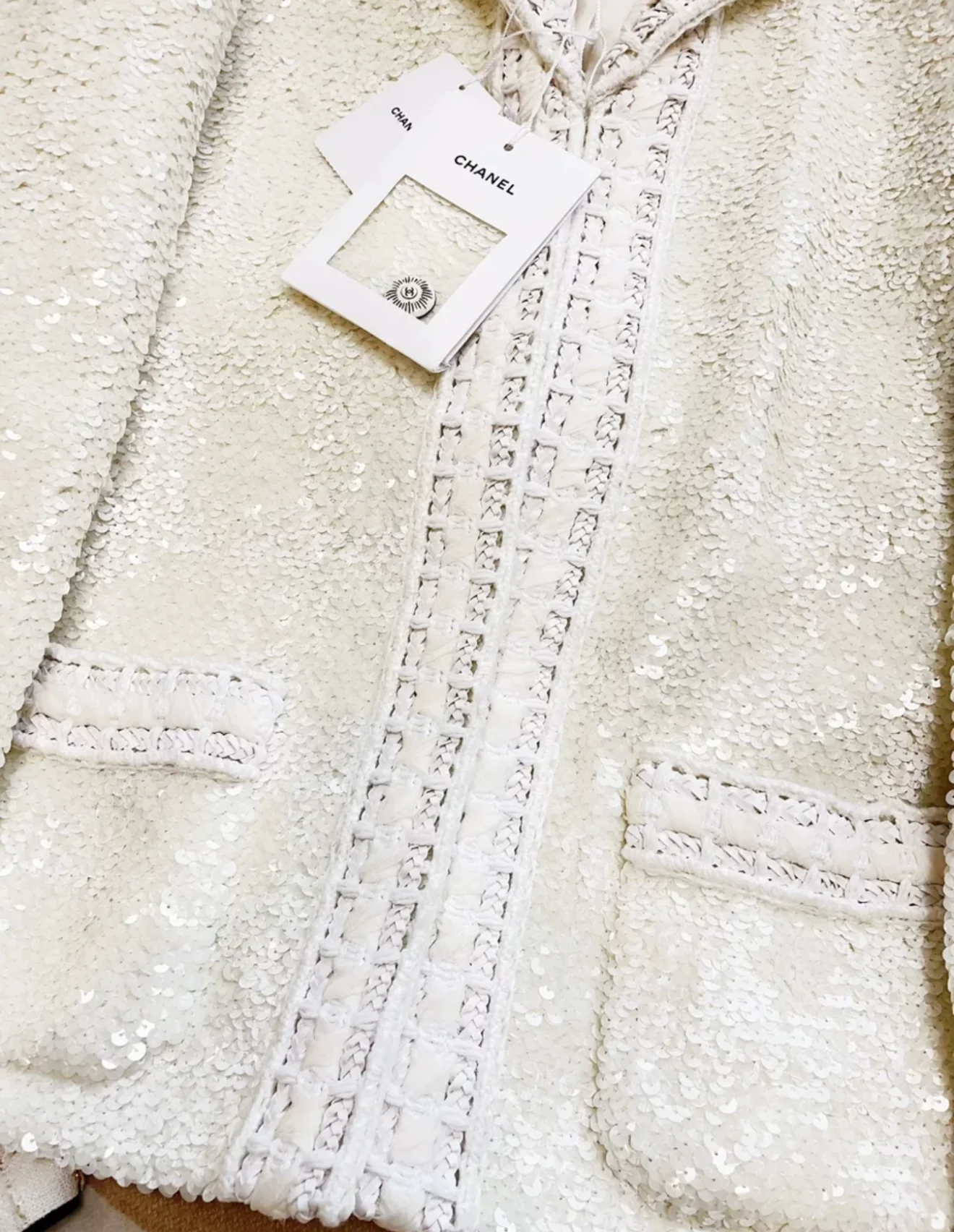 Chanel 22C Ecru & White Jacket - Image 4