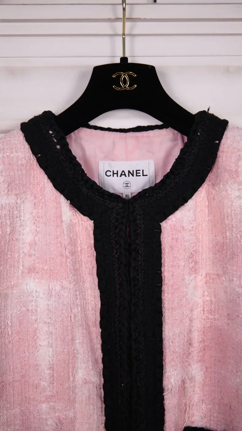 Chanel 22C pink tweed jacket - Image 2