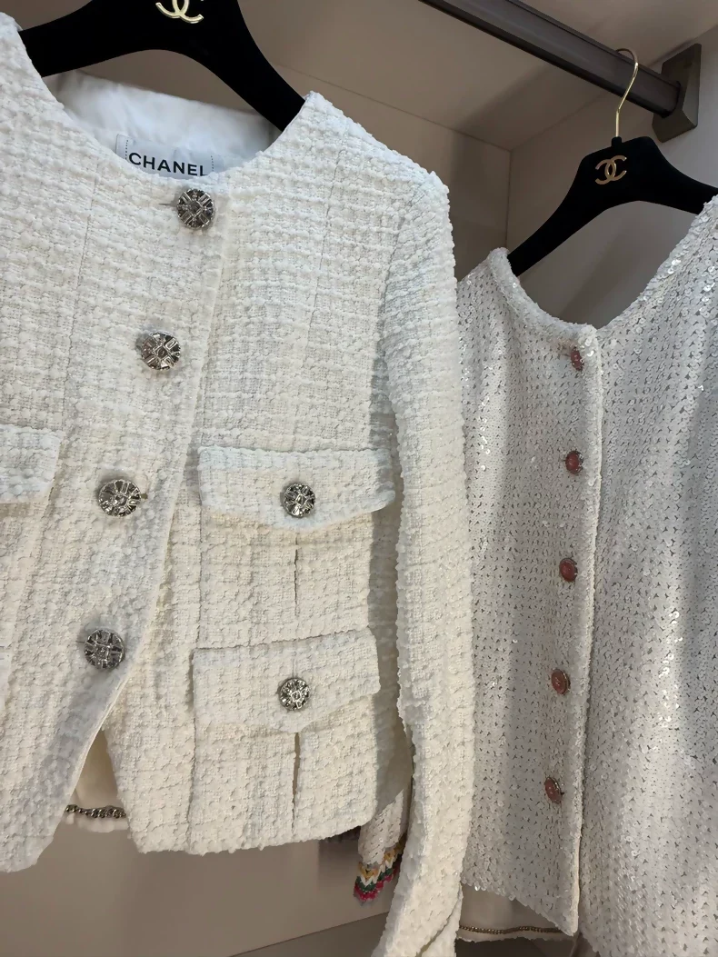 Chanel 22C white tweed jacket - Image 2