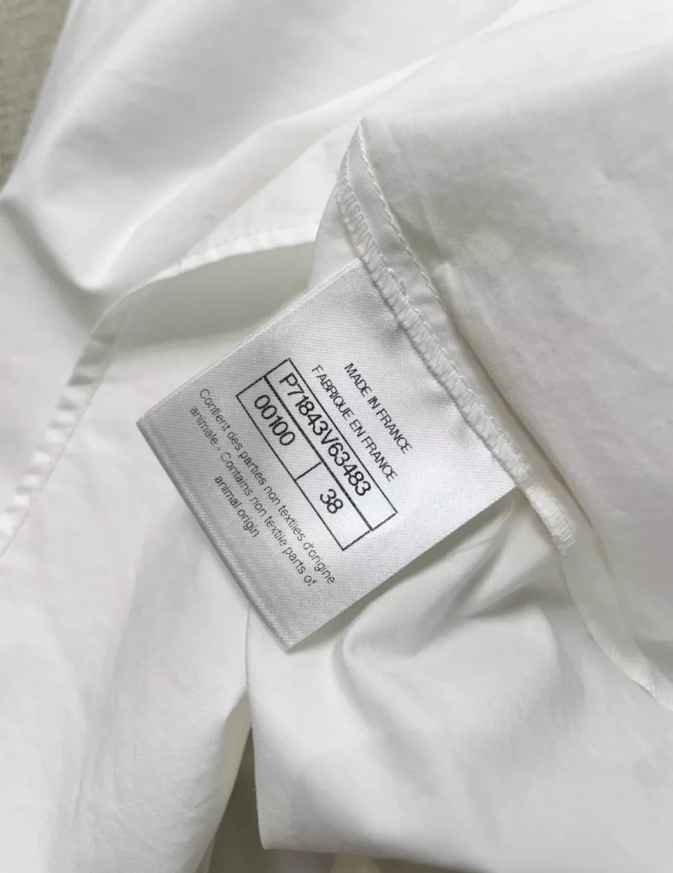 Chanel 22C White Flower shirt - Image 4