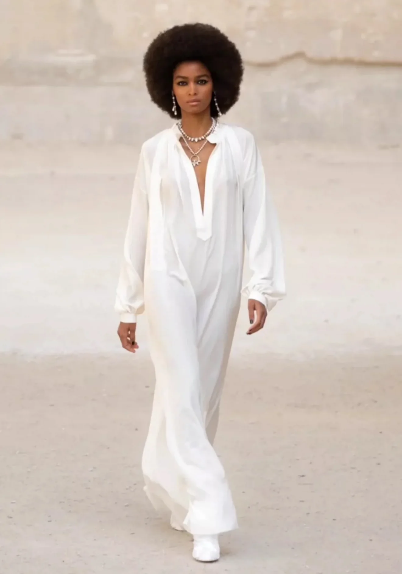 Chanel 22C White silk maxi dress - Image 3