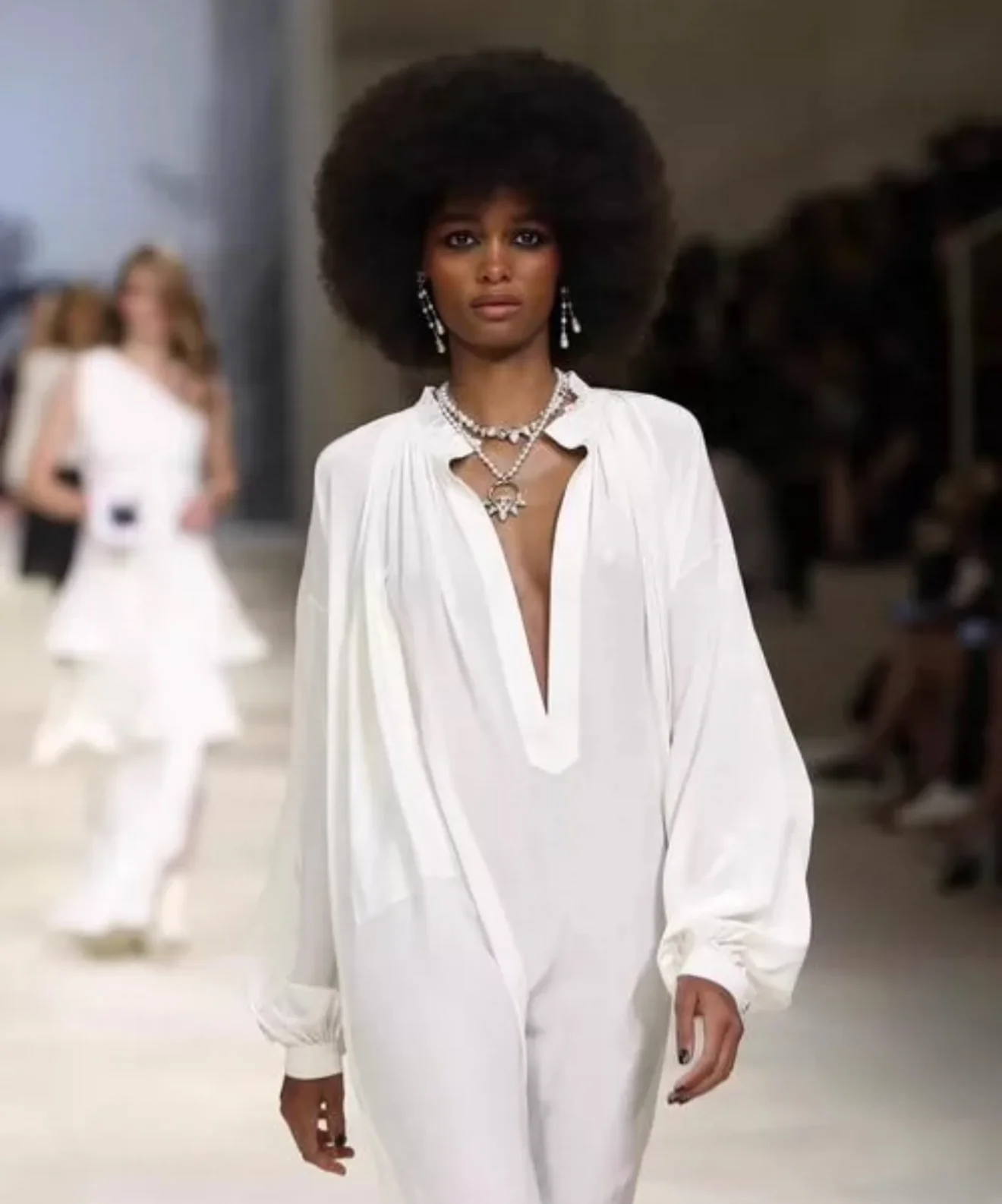 Chanel 22C White silk maxi dress - Image 4