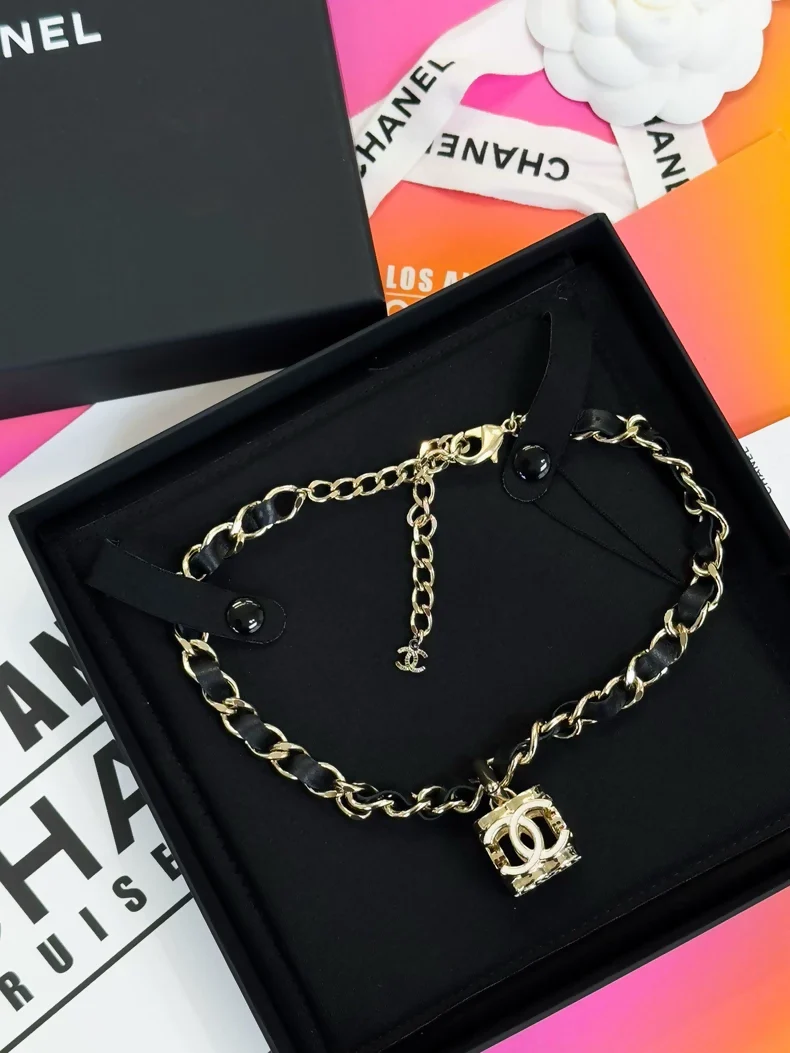 Chanel 22k dice white enamel double C pendant necklace - Image 3