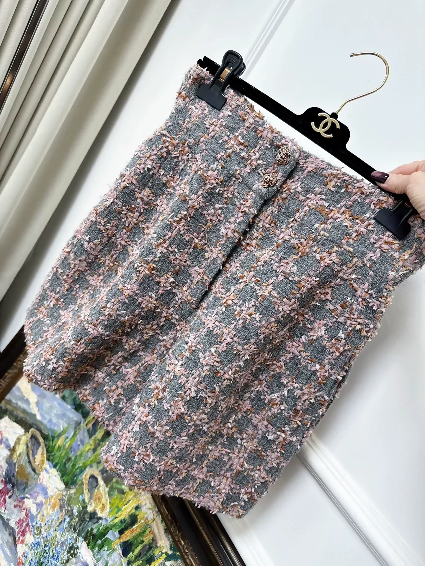 Chanel 22K pink gray tweed bow shorts - Image 2