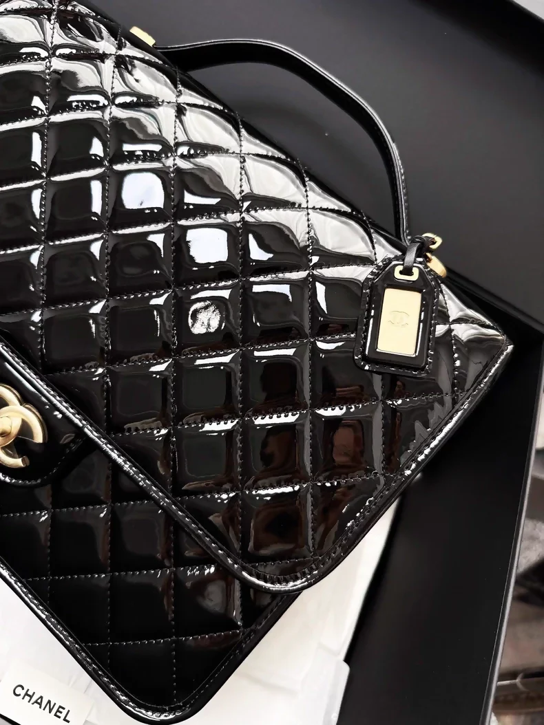 Chanel 22k black patent leather backpack - Image 3