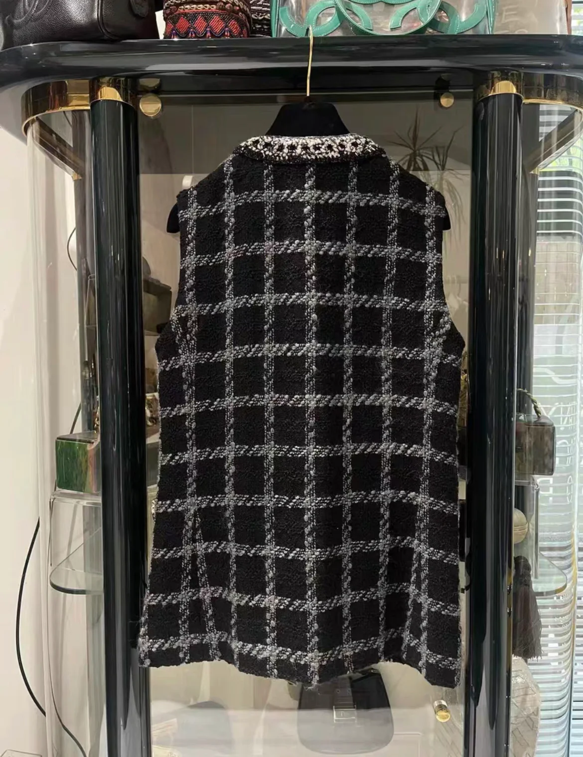 Chanel 22k Black, Gray, Ecru and silver vest size 36 - Image 4