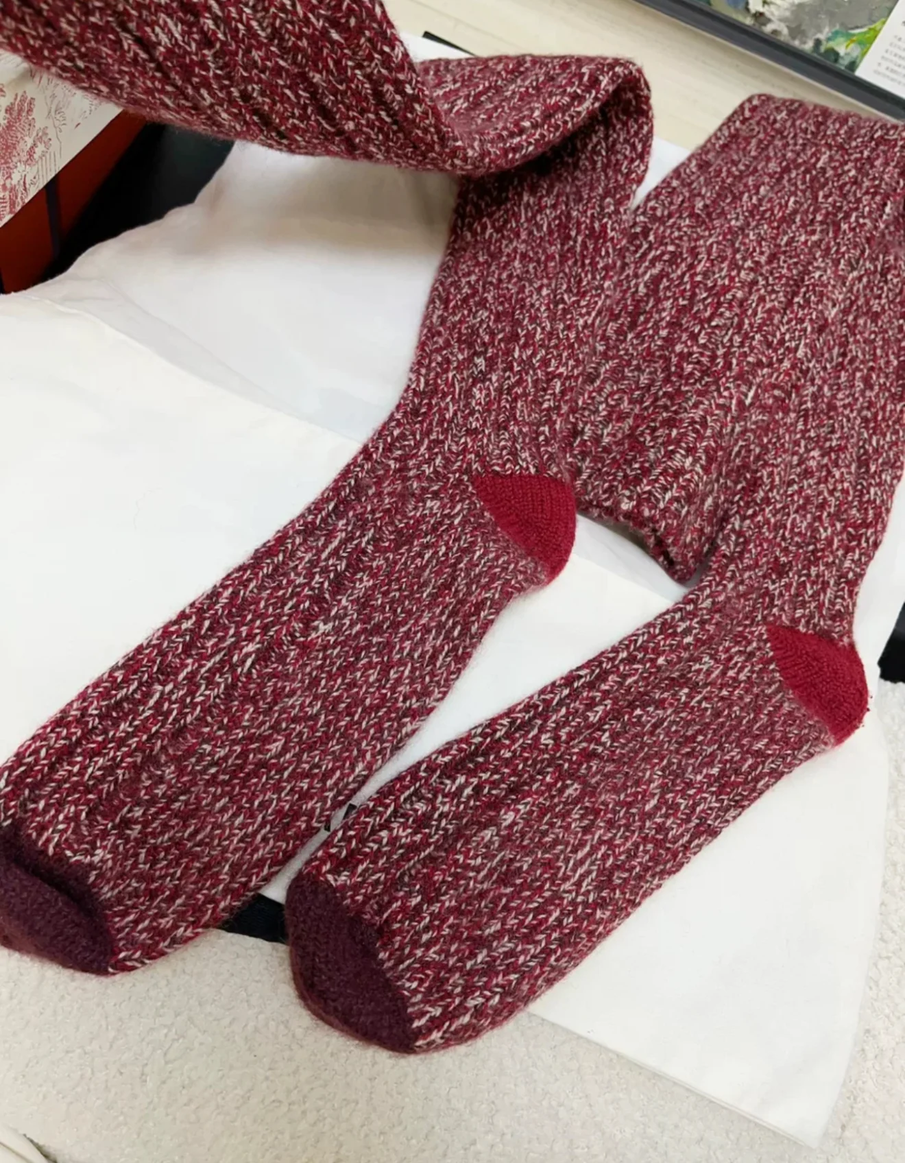Chanel 22K brown and red mixed color stockings - Image 4