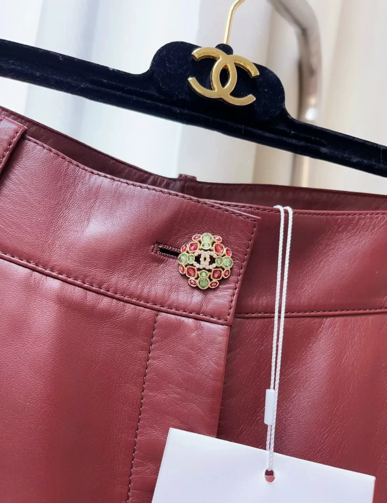 Chanel 22K Burgundy Leather pants - Image 6