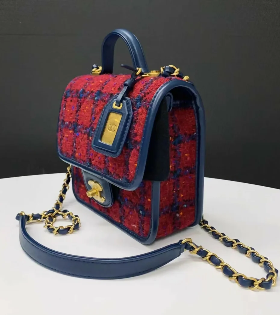 Chanel 22k red tweed messenger bag - Image 2