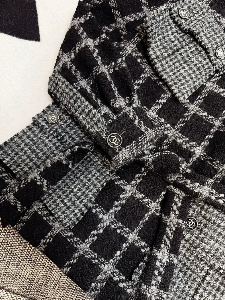 Chanel 22K black and gray plaid jacket - Image 3