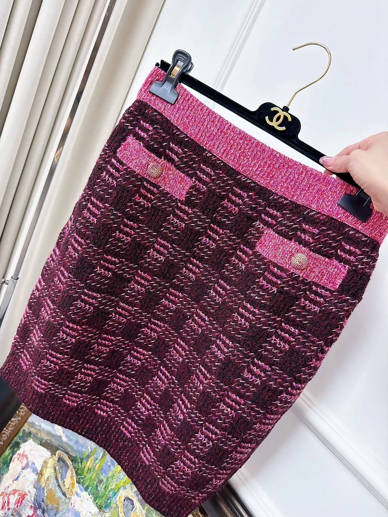 Chanel 22K Burgundy Pink Skirt - Image 2
