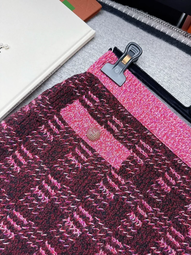 Chanel 22K Burgundy Pink Skirt - Image 3