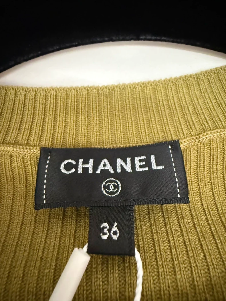 Chanel 22k olive green knit top - Image 3