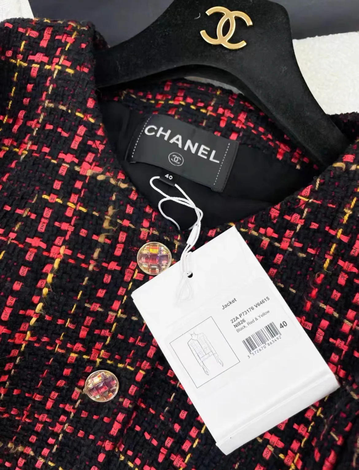 Chanel 22K red, black & yellow tweed jacket size 40 - Image 2